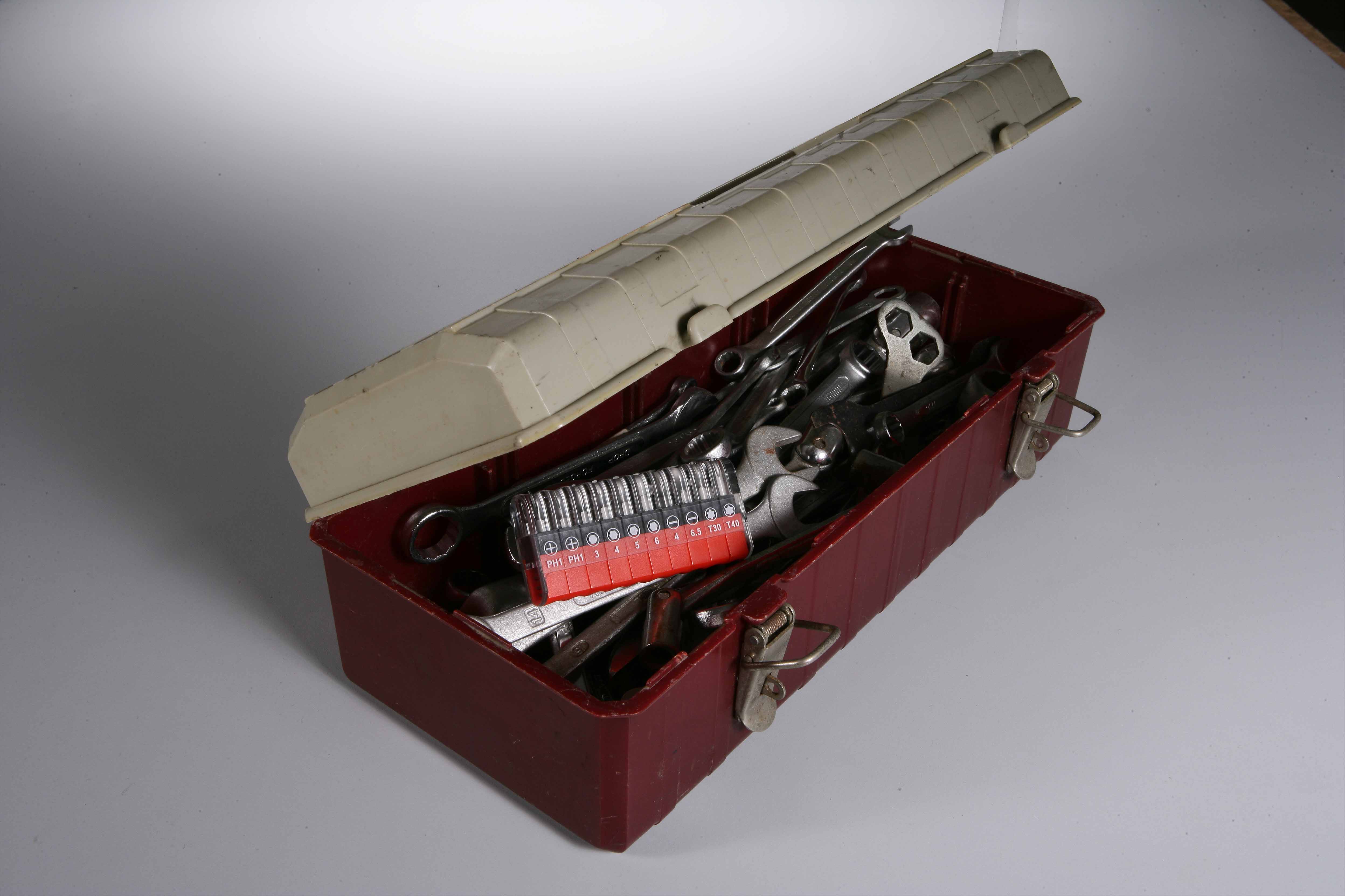 12PC Clip-type Bit Box & Ratchet Set. - Yuan Li Hsing Industrial Co., Ltd.